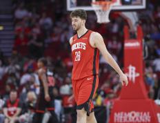  转折点！塞维利亚再遭质疑，NBA常规赛关键战攻防权衡，压力陡增，赛程密集仍需轮换-九游会登录